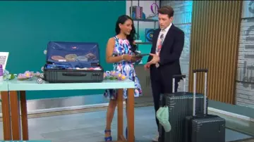 Robe hologramme Milly portée par Elizabeth Werner comme on le voit dans CBS Mornings le 25 avril 2024