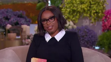 Jersey de cuello de popelina de abril de L'Agence usado por Jennifer Hudson como se ve en The Jennifer Hudson Show el 26 de abril de 2024