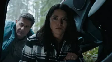 Zara Pock­et Jack­et worn by Reenie Green (Fiona Rene) as seen in Tracker (S01E08)