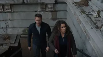 G-star Raw Ta­pered Car­go Pant worn by Colter Shaw (Justin Hartley) as seen in Tracker (S01E09)