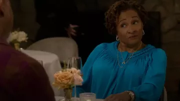 Blusa con ribetes trenzados de Kobi Halperin Sylvia usada por Lucretia Turner (Wanda Sykes) como se ve en The Upshaws (T05E05)