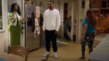 Polo Ralph Lauren Cot­ton Fleece Sweat­shirt worn by Bernard Upshaw (Mike Epps) as seen in The Upshaws (S05E05)