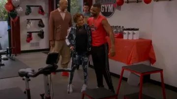 Adidas Originals Superstar Foundation usada por Lucretia Turner (Wanda Sykes) como se ve en The Upshaws (T05E05)