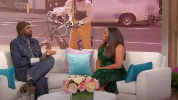 Helmut Lang Raw Denim Carpenter Jeans usados por Wayne Brady visto en Sherri el 26 de abril de 2024