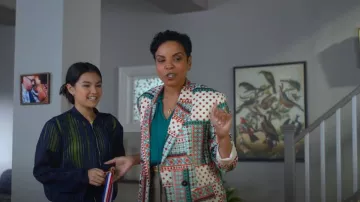 Veste imprimée Zara Fuid portée par Aasha Henley (Ipsita Paul) comme on le voit dans I Woke Up a Vampire (S02E06)