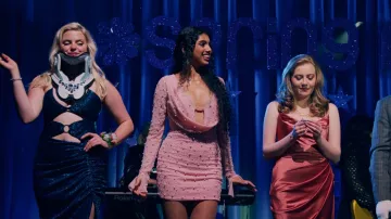Nookie Halle Cut Out Maxi Vestido Azul Marino usado por Regina George (Reneé Rapp) en Mean Girls