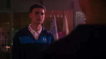 Polo Nautica Bromley porté par Ca$h (Will McDonald) comme on le voit dans Heartbreak High (S02E07)