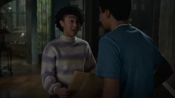 Pull Vero Moda Elektra porté par Mallory Grace (Mychala Faith Lee) comme on le voit dans Les Chroniques de Spiderwick (S01E05)