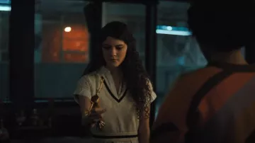 Sunday Best Quinn Sweater Vest usado por Bree Kent (Mellany Barros) como se ve en The Spiderwick Chronicles (T01E06)