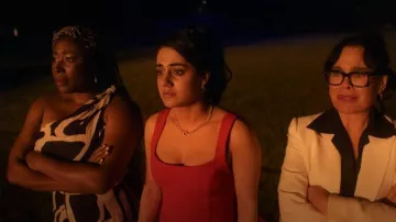 Conjunto de Top y Pantalones Sheike Zulu usado por Jojo Obah (Chika Ikogwe) como se ve en Heartbreak High (T02E08)