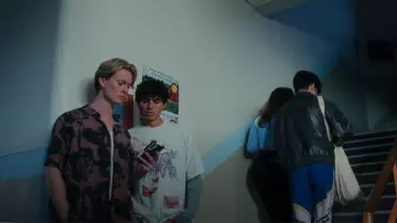 Thrills Paradox Of Paradise Bowling Shirt porté par Spider (Bryn Chapman Parish) comme on le voit dans Heartbreak High (S02E08)