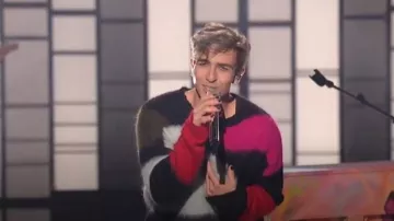 Diane Von Furstenberg Pull en maille intarsia porté par Kayko dans American Idol (S22E14)