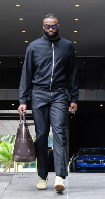 Baskets Maison Margiela Lemon Yellow 'Replica' portées par Jaylen Brown sur le compte Instagram @celtics