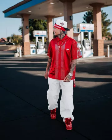 Zapatillas Louis Vuitton Red Two-Tone 'LV Skate' usadas por Blessd en la cuenta de Instagram @blessd