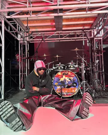 Lunettes de soleil Prada noires 'Symbole' (PR17WS) portées par Offset sur le compte Instagram @offsetyrn