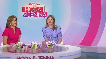 Vestido fruncido de puntos de primavera de Kate Spade en Zen cósmico usado por Jenna Bush Hager como se ve en Today with Hoda & Jenna el 29 de abril de 2024