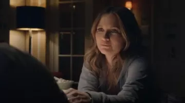 Sudadera con capucha con cremallera de James Perse usada por Eddie Janko (Vanessa Ray) como se ve en Blue Bloods (T14E07)