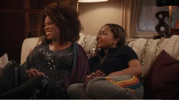 Pantalon de survêtement à rayures Aviator Nation en gris chiné porté par Delilah (Laya DeLeon Hayes) comme on le voit dans The Equalizer (S04E09)
