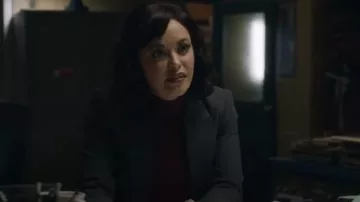 Theory Etiennette Wool Blazer usado por María Báez (Marisa Ramírez) como se ve en Blue Bloods (T14E07)