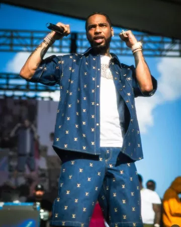 Short Louis Vuitton Deep Indigo Allover Mini-LV Denim porté par Key Glock sur le compte Instagram @keyglock