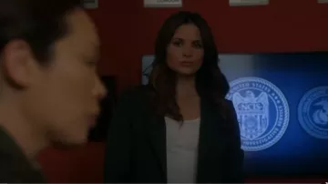 Reiss Bottle Green Jade Tailored Fit Single Breasted Suit Blazer porté par Jessica Knight (Katrina Law) comme on le voit dans NCIS (S21E09)