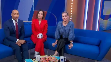 Vanessa Bruno Vanea Top porté par Jennifer Ashton dans Good Morning America le 29 avril 2024