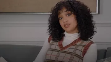Gilet pull re/done porté par Olivia Baker (Samantha Logan) comme on le voit dans All American (S06E05)