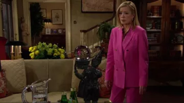 Sole Society Marlow Satchel usado por Nikki Reed Newman (Melody Thomas-Scott) como se ve en The Young and the Restless el 29 de abril de 2024