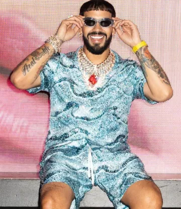 Amiri Blue Crystal Wavy Shorts usados por Anuel AA en la cuenta de Instagram @anuel