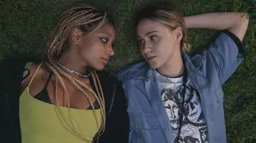 Top verde usado por Sophie (Amandla Stenberg) como se ve en Bodies Bodies Bodies