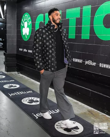 Pantalon large Dolce&Gabbana gris à cordon de serrage porté par Jayson Tatum sur le compte Instagram @celtics