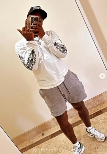 Sombrero de camionero 'CH' negro Chrome Hearts usado por Deebo Samuel en la cuenta de Instagram @1deebosr