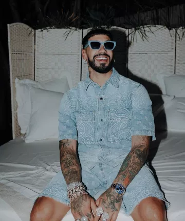 Camisa Amiri Perfect Indigo Bandana Snap usada por Anuel AA en la cuenta de Instagram @anuel