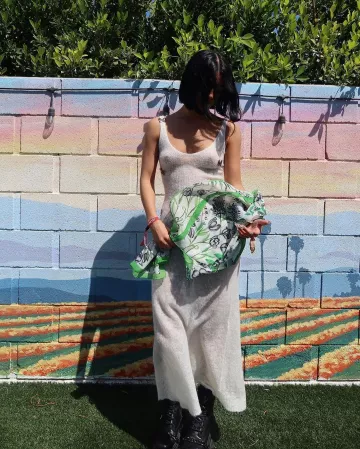 Bota de plataforma Camdon de Damelio Footwear en negro usada por Charli D'Amelio en Revolve Festival: el séptimo evento anual de moda, música y estilo de vida el 13 de abril de 2024