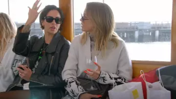 Krickets Clothing Co Venario Cardigan Cathy porté par Lala Kent comme on le voit dans Vanderpump Rules (S11E14)