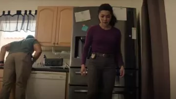 Pantalon skinny Park à taille haute Joie porté par Lucy Tara (Yasmine Al-bustami) dans NCIS : Hawaï (S03E09)