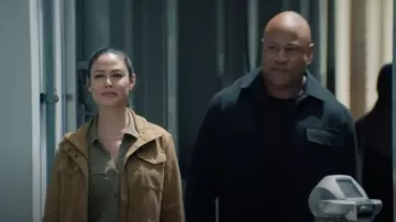 Veste Prana Sancho portée par Jane Tennant (Vanessa Minnillo) dans NCIS : Hawaï (S03E09)