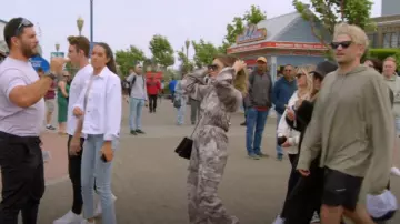 PrettyLittleThing Combinaison utilitaire imprimée camouflage grise portée par Lala Kent comme on le voit dans Vanderpump Rules (S11E14)