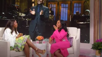 3.1 Falda bordada de Phillip Lim Flowerworks usada por Ego Nwodim como se ve en Sherri el 1 de mayo de 2024