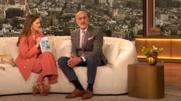 Blazer en laine Max mara Reale porté par Drew Barrymore tel qu’on le voit dans The Drew Barrymore Show le 29 avril 2024