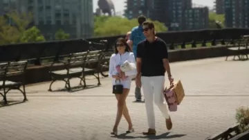 Cesta de ratán de Zara usada por Paige DeSorbo como se ve en Summer House (T08E11)