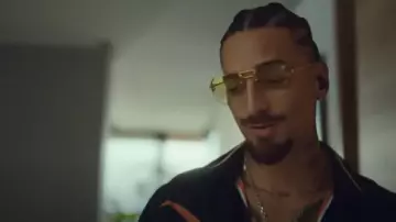 Gafas de sol 'CEO Bevel' doradas y amarillas de Vintage Frames usadas por Maluma en Maluma - Pit Stop (Video Oficial)
