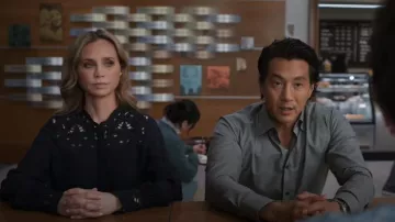 Chemisier Reiss Celia porté par le Dr Morgan Reznick (Fiona Gubelmann) dans The Good Doctor (S07E07)