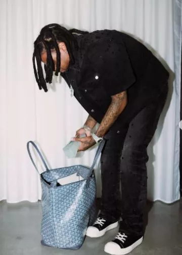 Camisa vaquera Amiri Faded Black Flower Crystal Denim usada por Lil Durk en la cuenta de Instagram @lildurk