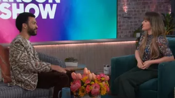 Anthropologie Haut à manches en maille porté par Kelly Clarkson dans The Kelly Clarkson Show le 1er mai 2024