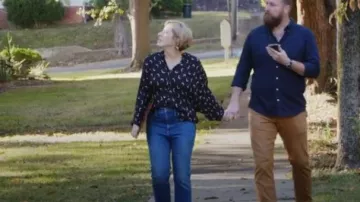 Pilcro The Sidney Batwing Blusa usada por Erin Napier como se ve en Home Town (T08E17)