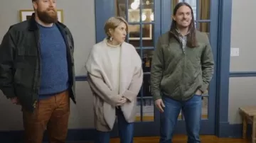 Pull cardigan hygge Anthropologie porté par Erin Napier dans Home Town (S08E17)