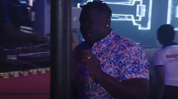 Chemise à manches courtes en lin imprimé durable Nautica portée par Kobe comme on le voit dans 90 Day Fiancé : Happily Ever After ? (S08E07)