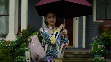 Molo Mat­tis Sweater worn by Makayla Parish (Arica Himmel) as seen in Parish (S01E01)