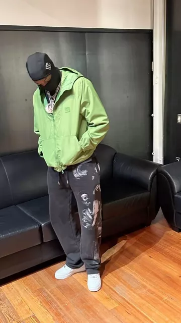 Pantalon de survêtement 'Saint Matthew' délavé noir cassé porté par Meek Mill sur le compte Instagram @meekmill